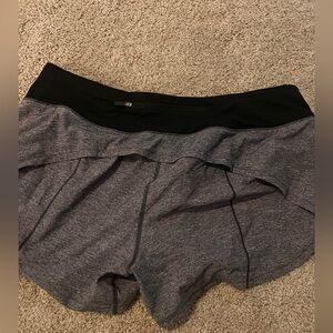 Lululemon Speed Up Short 4” Gray and black